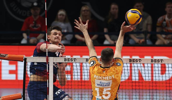 Sport Bilder des Tages Christopher Byam im Angriff, Moritz Reichert Zweikampf Spielszene Aktion Volleyball Bundesliga Herren Play Off Finale 2.Spiel Saison 2025 2026 02.05.2026 BR Volleys Berlin BRV vs SVG Lüneburg *** Christopher Byam in attack, Moritz Reichert duel Match scene Action Sport Volleyball Bundesliga Mens Play Off Final 2 Match Season 2025 2026 02 05 2026 BR Volleys Berlin BRV vs SVG Lüneburg