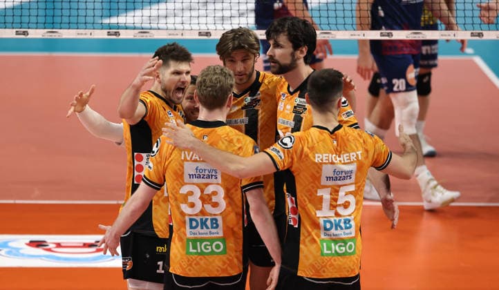 Ruben Schott, Fedor Ivanov, Jake Hanes, Moritz Reichert cheers joy emotion jubilation Sport Volleyball Bundesliga Mens Play Off Final 2 Match Season 2025 2026 02 05 2026 BR Volleys Berlin BRV vs SVG Lüneburg
