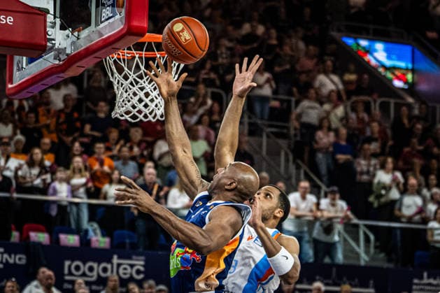 Rostock, Germany 02 May 2026 1 BBL 2025 2026 Sp 32 Rostock Seawolves vs Science City Jena In the picture from left in the duel DeAndre Lansdowne Rostock Seawolves and William McNair Jr Science City Jena Copyright: xFotostandx xVoelkerx