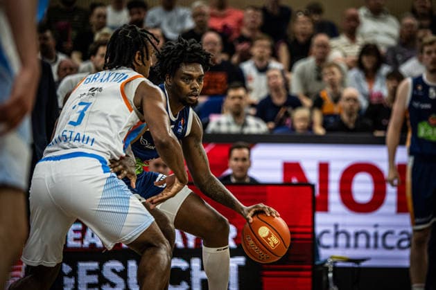 Rostock, Germany 02 May 2026 1 BBL 2025 2026 Sp 32 Rostock Seawolves vs Science City Jena In the picture from left in the duel William McNair Jr Science City Jena and Kassim Nicholson Rostock Seawolves Copyright: xFotostandx xVoelkerx
