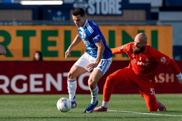 Como 1907 v SSC Napoli - Serie A Enilive Tasos Douvikas of Como 1907 fails to score first goal during the serie Serie A Enilive match between Como 1907 and SSC Napoli at Stadio Giuseppe Sinigaglia on May 2, 2026 in Como, Italy Como Stadio Giuseppe Sinigaglia Lombardia Italy Copyright: xGiuseppexMaffiax 260502_SerieA_Como-Napoli_GM_06421