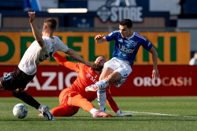 Como 1907 v SSC Napoli - Serie A Enilive Tasos Douvikas of Como 1907 fails to score first goal during the serie Serie A Enilive match between Como 1907 and SSC Napoli at Stadio Giuseppe Sinigaglia on May 2, 2026 in Como, Italy Como Stadio Giuseppe Sinigaglia Lombardia Italy Copyright: xGiuseppexMaffiax 260502_SerieA_Como-Napoli_GM_06444