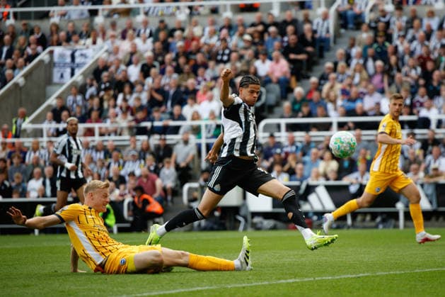 Newcastle United v Brighton & Hove Albion, Premier League William Osula of Newcastle United battles with Jan Paul van Hecke of Brighton & Hove Albion during the Newcastle United v Brighton & Hove Albion Premier League match at St. James Park, Newcastle Upon Tyne, England on 2 May 2026 Credit: Craig Cowan Every Second Media Editorial use only. All images are copyright Every Second Media Limited. No images may be reproduced without prior permission. All rights reserved. Premier League and Football League images are subject to licensing agreements with Football DataCo Limited. see https: www.football-dataco.com Copyright: xIMAGO EveryxSecondxMediax ESM-1970-0157 CraigxCowanx xEveryxSecondxMediax