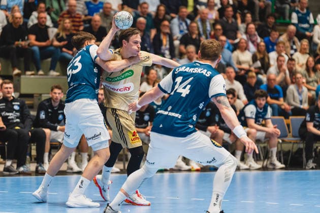 Soeren Steinhaus Bergischer HC, 53 in duel with Leif Tissier TSV Hannover Burgdorf, 07 , Gerdas Babarskas Bergischer HC, 14 Bergischer HC vs TSV Hannover Burgdorf, Handball, Daikin 1 HBL, Matchday 30, Season 2025 26, 02 04 2026, Bergischer HC vs TSV Hannover Burgdorf, Handball, Daikin 1 HBL, Matchday 30, Season 2025 26, 02 04 2026 Wuppertal Copyright: xEibner-Pressefoto LukasxBaldygax EP_LBA