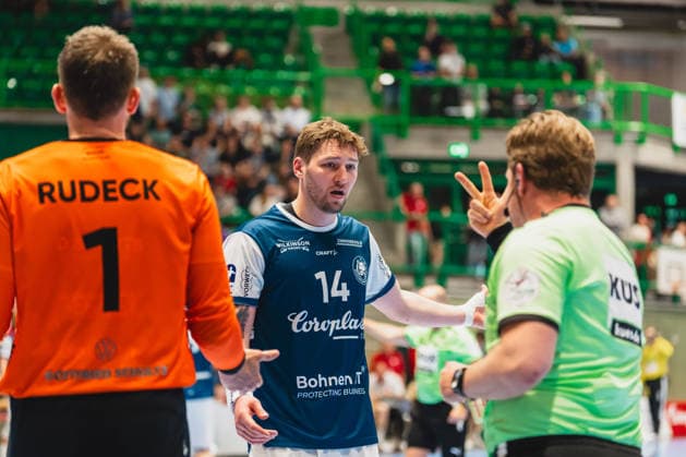 Christopher Rudeck Bergischer HC, 01 , Gerdas Babarskas Bergischer HC, 14 gets a 2-minute penalty Bergischer HC vs TSV Hannover Burgdorf, Handball, Daikin 1 HBL, Matchday 30, Season 2025 26, 02 04 2026, Bergischer HC vs TSV Hannover Burgdorf, Handball, Daikin 1 HBL, Matchday 30, Season 2025 26, 02 04 2026 Wuppertal Copyright: xEibner-Pressefoto LukasxBaldygax EP_LBA