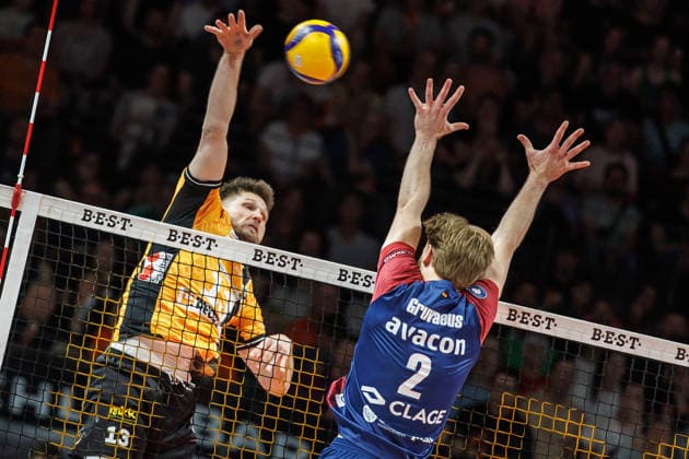 02 05 26, Berlin, Volleyball, Final, Matchday 2, Berlin Recycling Volleys SVG Lüneburg Daniel Gruvaeus blocks the ball from Ruben Schott BR Volleys Final, Matchday 2, Berlin Recycling Volleys SVG Lüneburg