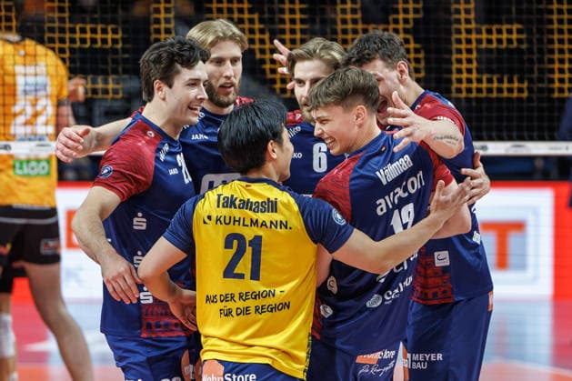 02 05 26, Berlin, Volleyball, Final, Matchday 2, Berlin Recycling Volleys SVG Lüneburg Sho Takahashi celebrates with his teammates after winning the point Final, Matchday 2, Berlin Recycling Volleys SVG Lüneburg