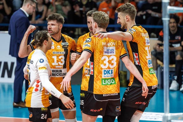 02 05 26, Berlin, Volleyball, Final, Matchday 2, Berlin Recycling Volleys SVG Lüneburg Ruben Schott BR Volleys celebrates with his teammates after winning the point Final, Matchday 2, Berlin Recycling Volleys SVG Lüneburg