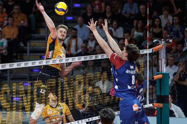 02 05 26, Berlin, Volleyball, Final, Matchday 2, Berlin Recycling Volleys SVG Lüneburg Florian Krage BR Volleys plays the ball over the net Final, Matchday 2, Berlin Recycling Volleys SVG Lüneburg