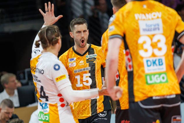 02 05 26, Berlin, Volleyball, Final, Matchday 2, Berlin Recycling Volleys SVG Lüneburg Moritz Reichert BR Volleys celebrates with his teammates after winning the point Final, Matchday 2, Berlin Recycling Volleys SVG Lüneburg