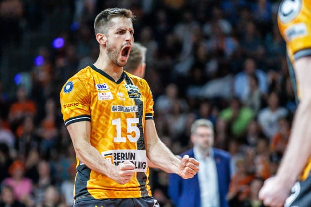 02 05 26, Berlin, Volleyball, Final, Matchday 2, Berlin Recycling Volleys SVG Lüneburg Moritz Reichert BR Volleys celebrates with his teammates after winning the point Final, Matchday 2, Berlin Recycling Volleys SVG Lüneburg