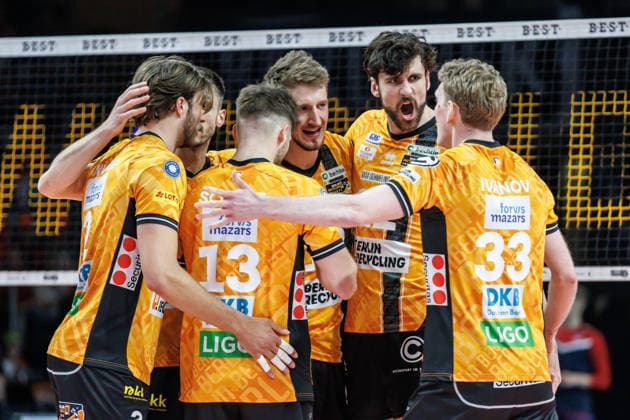 02 05 26, Berlin, Volleyball, Final, Matchday 2, Berlin Recycling Volleys SVG Lüneburg Fedor Ivanov BR Volleys celebrates with his teammates after winning the point Final, Matchday 2, Berlin Recycling Volleys SVG Lüneburg