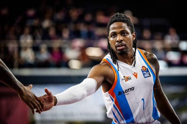 Rostock, Germany 02 May 2026 1 BBL 2025 2026 Sp 32 Rostock Seawolves vs Science City Jena Pictured Uchenna Iroegbu Science City Jena Shake Hands Copyright: xFotostandx xVoelkerx