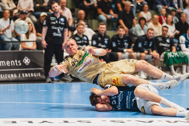 Justus Fischer TSV Hannover Burgdorf, 54 falling in the throw, Soeren Steinhaus Bergischer HC, 53 Bergischer HC vs TSV Hannover Burgdorf, Handball, Daikin 1 HBL, Matchday 30, Season 2025 26, 02 04 2026, Bergischer HC vs TSV Hannover Burgdorf, Handball, Daikin 1 HBL, Matchday 30, Season 2025 26, 02 04 2026 Wuppertal Copyright: xEibner-Pressefoto LukasxBaldygax EP_LBA