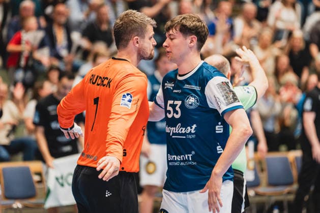 Christopher Rudeck Bergischer HC, 01 and Soeren Steinhaus Bergischer HC, 53 cheer together Bergischer HC vs TSV Hannover Burgdorf, Handball, Daikin 1 HBL, Matchday 30, Season 2025 26, 02 04 2026, Bergischer HC vs TSV Hannover Burgdorf, Handball, Daikin 1 HBL, Matchday 30, Season 2025 26, 02 04 2026 Wuppertal Copyright: xEibner-Pressefoto LukasxBaldygax EP_LBA