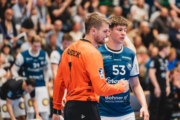 Christopher Rudeck Bergischer HC, 01 and Soeren Steinhaus Bergischer HC, 53 cheer together Bergischer HC vs TSV Hannover Burgdorf, Handball, Daikin 1 HBL, Matchday 30, Season 2025 26, 02 04 2026, Bergischer HC vs TSV Hannover Burgdorf, Handball, Daikin 1 HBL, Matchday 30, Season 2025 26, 02 04 2026 Wuppertal Copyright: xEibner-Pressefoto LukasxBaldygax EP_LBA