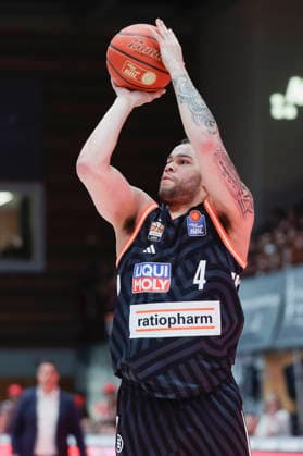 In the picture Christopher Ledlum ratiopharm Ulm, 4 with the basket shot 02 05 2026, Basketball, Fitness First Wuerzburg Baskets vs ratiopharm Ulm, easyCredit BBL, 32 Matchday, Germany, 97072, tectake Arena Wuerzburg, Copyright: HMBxMedia xJulienxBecker