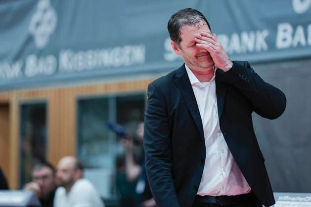 In the picture Head Coach Ty Harrelson ratiopharm Ulm reacts to a game situation 02 05 2026, Basketball, Fitness First Wuerzburg Baskets vs ratiopharm Ulm, easyCredit BBL, 32 Matchday, Germany, 97072, tectake Arena Wuerzburg, Copyright: HMBxMedia xJulienxBecker