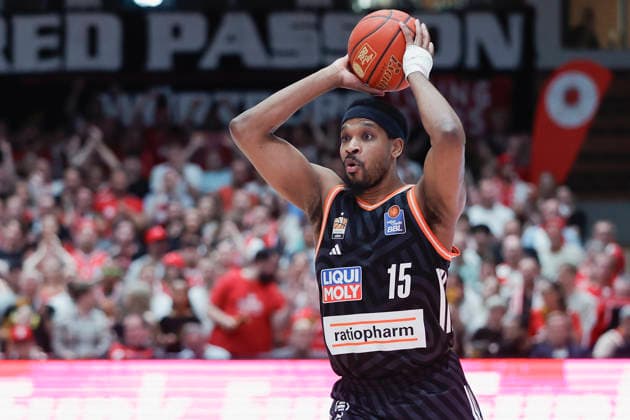 In the picture Justin Simon ratiopharm Ulm, 15 on the ball 02 05 2026, Basketball, Fitness First Wuerzburg Baskets vs ratiopharm Ulm, easyCredit BBL, 32 Matchday, Germany, 97072, tectake Arena Wuerzburg, Copyright: HMBxMedia xJulienxBecker