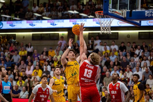 Timothy Nehmiah Davis RheinStars Koeln, 11 Aeneas Jung Bozic Estriche Knights Kirchheim, 19 Nicholas Gerard Spinoso Bozic Estriche Knights Kirchheim, 13 Adam John Paige RheinStars Koeln, 13 GER, Bozic Estriche Knights Kirchheim vs RheinStars Koeln, BARMER 2 Basketball Bundesliga, 34 Matchday, Season 2025 2026, 02 05 2026 , GER, Bozic Estriche Knights Kirchheim vs RheinStars Koeln, BARMER 2 Basketball Bundesliga, 34 Matchday, Season 2025 2026, 02 05 2026 Goeppingen Copyright: xEibner-Pressefoto NinaxSanderx EP_NSR
