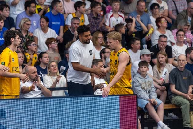 Brian Wenzel Bozic Estriche Knights Kirchheim, Assistant Coach Lucas Mayer Bozic Estriche Knights Kirchheim, 08 GER, Bozic Estriche Knights Kirchheim vs RheinStars Koeln, BARMER 2 Basketball Bundesliga, 34 Matchday, Season 2025 2026, 02 05 2026 , GER, Bozic Estriche Knights Kirchheim vs RheinStars Koeln, BARMER 2 Basketball Bundesliga, 34 Matchday, Season 2025 2026, 02 05 2026 Goeppingen Copyright: xEibner-Pressefoto NinaxSanderx EP_NSR