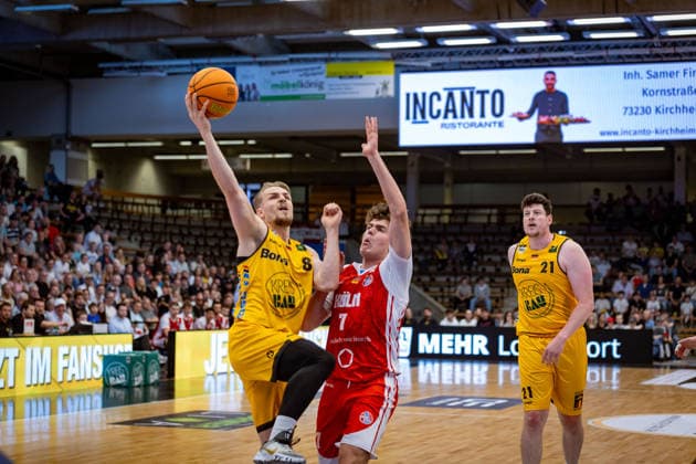 Lucas Mayer Bozic Estriche Knights Kirchheim, 08 Konstantin Matthias Lehmann RheinStars Koeln, 07 Nicolas Bretzel Bozic Estriche Knights Kirchheim, 21 GER, Bozic Estriche Knights Kirchheim vs RheinStars Koeln, BARMER 2 Basketball Bundesliga, 34 Matchday, Season 2025 2026, 02 05 2026 , GER, Bozic Estriche Knights Kirchheim vs RheinStars Koeln, BARMER 2 Basketball Bundesliga, 34 Matchday, Season 2025 2026, 02 05 2026 Goeppingen Copyright: xEibner-Pressefoto NinaxSanderx EP_NSR