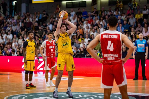 Nicholas Gerard Spinoso Bozic Estriche Knights Kirchheim, 13 Zachary Richard Watson RheinStars Koeln, 04 GER, Bozic Estriche Knights Kirchheim vs RheinStars Koeln, BARMER 2 Basketball Bundesliga, 34 Matchday, Season 2025 2026, 02 05 2026 , GER, Bozic Estriche Knights Kirchheim vs RheinStars Koeln, BARMER 2 Basketball Bundesliga, 34 Matchday, Season 2025 2026, 02 05 2026 Goeppingen Copyright: xEibner-Pressefoto NinaxSanderx EP_NSR