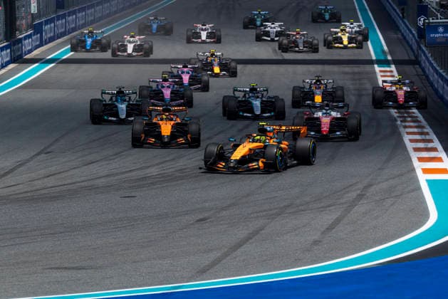 Formula 1 Crypto.com Miami Grand Prix 2026 Joseph Pinchin OVERTAKE MAXPPP - Miami 02 05 2026 01 NORRIS Lando (gbr), McLaren Mastercard F1 Team, action 81 PIASTRI Oscar (aus), McLaren Mastercard F1 Team, action 16 LECLERC Charles (mon), Scuderia Ferrari HP, action race start sprint at the Formula 1 Crypto.com Miami Grand Prix 2026, the 4th round of the 2026 FIA Formula 1 World Championship, WM, Weltmeisterschaft at the Miami International Autodrome in Miami Gardens, United States, from 30 April to 3 May 2026 Miami Miami International Autodrome in Miami Gardens United States Copyright: xOVERTAKE MAXPPPxJosephxPinchinx OVT202605029934 OVT202605029934