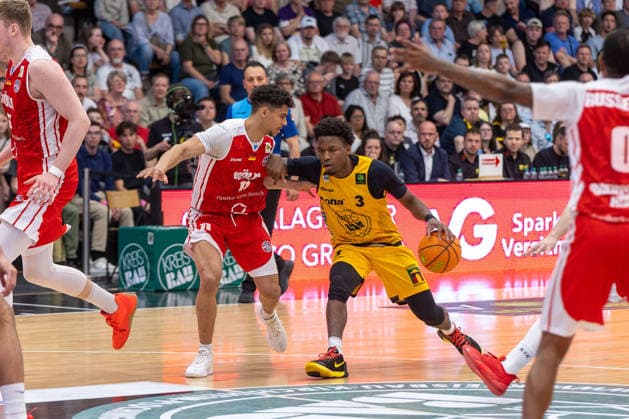 Timothy Nehmiah Davis RheinStars Koeln, 11 Charles Tyorne Harris Jr Bozic Estriche Knights Kirchheim, 03 GER, Bozic Estriche Knights Kirchheim vs RheinStars Koeln, BARMER 2 Basketball Bundesliga, 34 Matchday, Season 2025 2026, 02 05 2026 , GER, Bozic Estriche Knights Kirchheim vs RheinStars Koeln, BARMER 2 Basketball Bundesliga, 34 Matchday, Season 2025 2026, 02 05 2026 Goeppingen Copyright: xEibner-Pressefoto NinaxSanderx EP_NSR