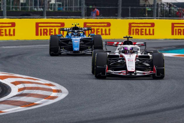 Formula 1 Crypto.com Miami Grand Prix 2026 Joseph Pinchin OVERTAKE MAXPPP - Miami 02 05 2026 31 OCON Esteban (fra), TGR Haas F1 Team,55 SAINZ Carlos (esp), Atlassian Williams F1 Team, action at the Formula 1 Crypto.com Miami Grand Prix 2026, the 4th round of the 2026 FIA Formula 1 World Championship, WM, Weltmeisterschaft at the Miami International Autodrome in Miami Gardens, United States, from 30 April to 3 May 2026 Miami Miami International Autodrome in Miami Gardens United States  Copyright: xOVERTAKE MAXPPPxJosephxPinchinx OVT202605029988 OVT202605029988