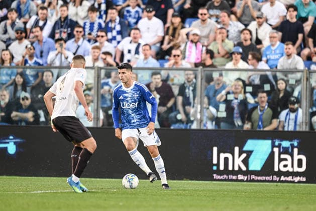 Alvaro Morata of Calcio Como in action during the Italian Serie A football match between Calcio Como and SSC Napoli on 2 of May 2026 at the Giuseppe Senigallia stadium in Como, Italy  Copyright: xTizianoxBallabio IPAxSportx xipa-agency.netx xx IPA_74383454 IPA_Agency_IPA74383454