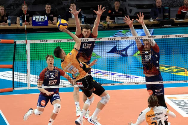 DEU, DVV, 1 VBL, BR Volleys vs SVG Lueneburg, 02 05 2026, Max Schmeling Halle, Berlin, DEU, DVV, 1 VBL, BR Volleys vs SVG Lueneburg, in the picture Moritz Reichert BR Volleys 15 , Christopher Byam Lueneburg 4 , Jackson Howe Lueneburg 6 nordphotoxGmbHx xEngler nph00076