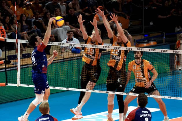 DEU, DVV, 1 VBL, BR Volleys vs SVG Lueneburg, 02 05 2026, Max Schmeling Halle, Berlin, DEU, DVV, 1 VBL, BR Volleys vs SVG Lueneburg, in the picture Fedor Ivanov BR Volleys 33 , Florian Krage Brewitz BR Volleys 12 , Jake Hanes BR Volleys 22 , Ethan Champlin Lueneburg 20 nordphotoxGmbHx xEngler nph00076