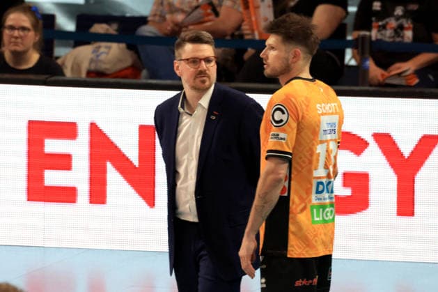 DEU, DVV, 1 VBL, BR Volleys vs SVG Lueneburg, 02 05 2026, Max Schmeling Halle, Berlin, DEU, DVV, 1 VBL, BR Volleys vs SVG Lueneburg, in the picture coach Alexandre Leal BR Volleys , Ruben Schott BR Volleys 13 nordphotoxGmbHx xEngler nph00076