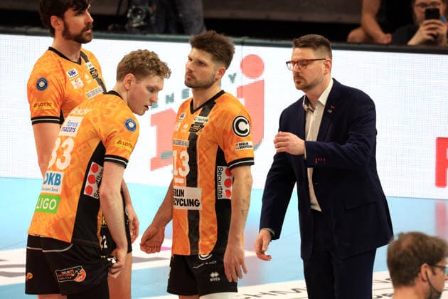 DEU, DVV, 1 VBL, BR Volleys vs SVG Lueneburg, 02 05 2026, Max Schmeling Halle, Berlin, DEU, DVV, 1 VBL, BR Volleys vs SVG Lueneburg, in the picture coach Alexandre Leal BR Volleys , Ruben Schott BR Volleys 13 , Fedor Ivanov BR Volleys 33 , Jake Hanes BR Volleys 22 nordphotoxGmbHx xEngler nph00076