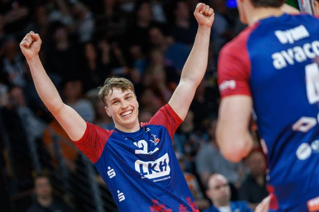 02 05 26, Berlin, Volleyball, Final, Matchday 2, Berlin Recycling Volleys SVG Lüneburg Daniel Gruvaeus celebrates with his teammates after winning the point Final, Matchday 2, Berlin Recycling Volleys SVG Lüneburg