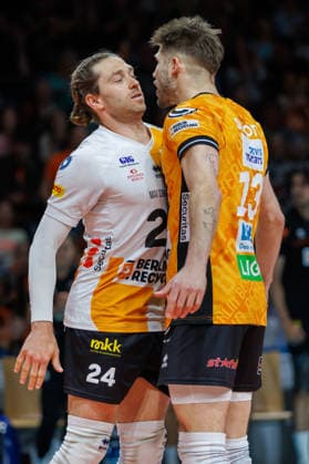 02 05 26, Berlin, Volleyball, Final, Matchday 2, Berlin Recycling Volleys SVG Lüneburg Kyle Dagostino BR Volleys celebrates with his teammate Ruben Schott BR Volleys after winning the point Final, Matchday 2, Berlin Recycling Volleys SVG Lüneburg