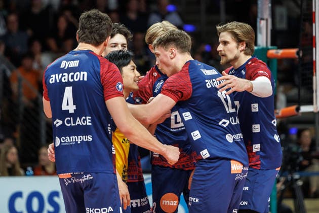 02 05 26, Berlin, Volleyball, Final, Matchday 2, Berlin Recycling Volleys SVG Lüneburg Sho Takahashi celebrates with his teammates after winning the point Final, Matchday 2, Berlin Recycling Volleys SVG Lüneburg