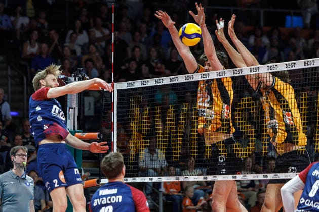 02 05 26, Berlin, Volleyball, Final, Matchday 2, Berlin Recycling Volleys SVG Lüneburg Daniel Gruvaeus plays the ball over the net Final, Matchday 2, Berlin Recycling Volleys SVG Lüneburg