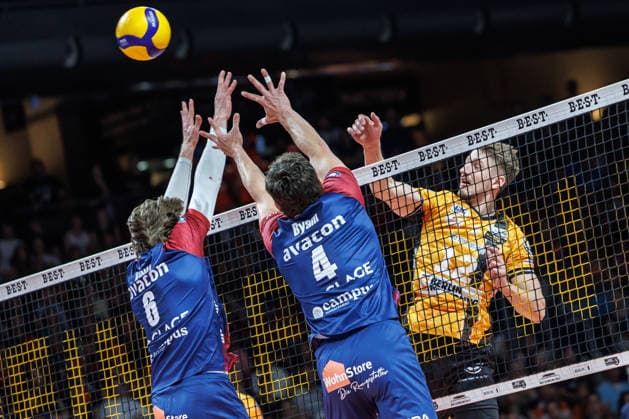 02 05 26, Berlin, Volleyball, Final, Matchday 2, Berlin Recycling Volleys SVG Lüneburg Florian Krage BR Volleys plays the ball over the net Final, Matchday 2, Berlin Recycling Volleys SVG Lüneburg