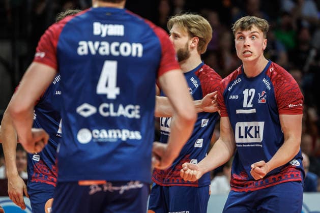 02 05 26, Berlin, Volleyball, Final, Matchday 2, Berlin Recycling Volleys SVG Lüneburg Santeri Välimaa celebrates with his teammates after winning the point Final, Matchday 2, Berlin Recycling Volleys SVG Lüneburg