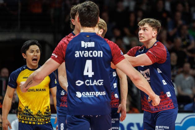 02 05 26, Berlin, Volleyball, Final, Matchday 2, Berlin Recycling Volleys SVG Lüneburg Santeri Välimaa celebrates with his teammates after winning the point Final, Matchday 2, Berlin Recycling Volleys SVG Lüneburg