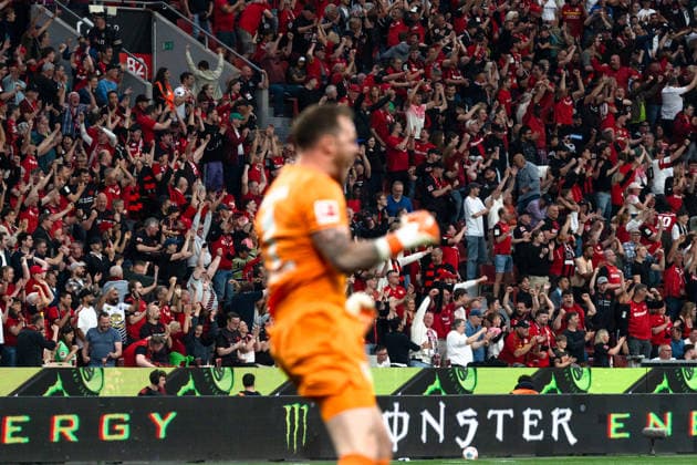 Sport Bilder des Tages Deutschland: Bundesliga 2025 2026 - 32. Spieltag, Bayer 04 Leverkusen vs. RB Leipzig 02.05.2026 BayArena, Nordrhein-Westfalen Tor zum 3:0 durch Patrik Schick ( 14) Jubel Freude Emotionen Torjubel Mark Flekken ( 1) Fans *** Germany Bundesliga 2025 2026 Matchday 32, Bayer 04 Leverkusen vs RB Leipzig 02 05 2026 BayArena, North Rhine-Westphalia Goal for 3 0 by Patrik Schick 14 Cheers Joy Emotions Goal celebration Mark Flekken 1 Fans Copyright: xCelinaxLeiersx