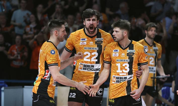 Moritz Reichert, Jake Hanes cheers, Ruben Schott joy emotion jubilation Sport Volleyball Bundesliga Mens Play Off Final 2 Match Season 2025 2026 02 05 2026 BR Volleys Berlin BRV vs SVG Lüneburg
