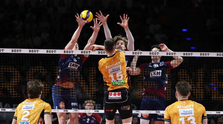 Moritz Reichert in attack, Christopher Byam, Daniel Gruvaeus, Ethan Champlin duel Match scene Action Sport Volleyball Bundesliga Mens Play Off Final 2 Match Season 2025 2026 02 05 2026 BR Volleys Berlin BRV vs SVG Lüneburg
