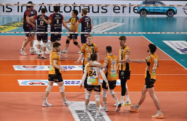 BR Volleys team cheers joy emotion jubilation Sport Volleyball Bundesliga Men Play Off Final 2 Match Season 2025 2026 02 05 2026 BR Volleys Berlin BRV vs SVG Lüneburg