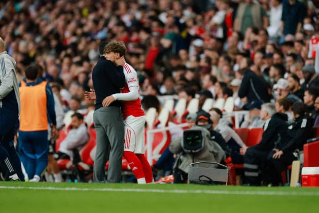 Premier League 2025 26 Arsenal v Fulham FC Emirates Stadium 02.05.2026 Arsenal manager Mikel Arteta brings on Max Dowman of Arsenal Premier League 2025 26 Arsenal v Fulham FC Emirates Stadium 02.05.2026 Photograph By Marc Aspland The Times  Copyright: xMarcxAsplandx NINTCHDBPICT001077833103