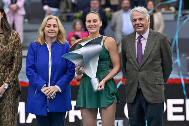 May 2, 2026, Madrid, Madrid, Spain: MARTA KOSTYUK of Ukraine Ã¢â‚¬ WILSON as she poses with the officials during the Mutua Madrid Open 2026, ATP, Tennis Herren Masters 1000 and WTA, Tennis Damen 1000 tennis tournament, celebrated at Caja Magica on 01 may, 2026 in Madrid, Spain. Mutua Madrid Open 2026 - Day 12 (05.01.26)  - ZUMAc312 20260502_zsp_c312_006 Copyright: xOscarxManuelxSanchezx