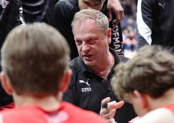 02 05 2026 Basketball Season 2025 2026 2 Bundesliga Pro A 34 Matchday Nuremberg Falcons Basketball Club NBC SBB Baskets Wolmirstedt Sportfoto Zink DaMa xdaxmax Ralph Junge Trainer Headcoach Nuremberg Falcons BC NBC indicates gestures directs gives instructions