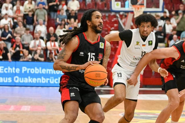Donte Nicholas Bayer Giants Leverkusen, 15 on the ball Artland Dragons vs Bayer Giants Leverkusen, 2 Basketball Bundesliga, Pro A, 34 Matchday, Season 2025 2026, 02 05 2026, Artland Dragons vs Bayer Giants Leverkusen, 2 Basketball Bundesliga, Pro A, 34 Matchday, Season 2025 2026, 02 05 2026 Quakenbrueck Copyright: xEibner-Pressefoto RobertxGertzenx EP_RGN